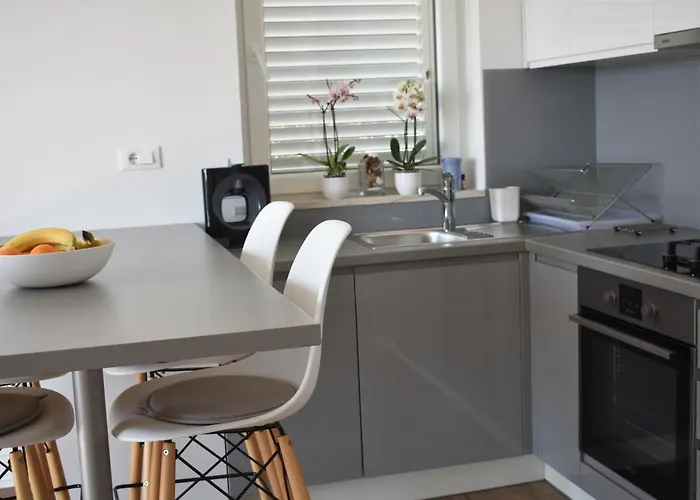 Elanza Apartments